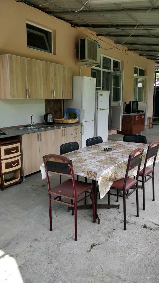 Tikhaya Gavan Guest House Gagra Luaran gambar